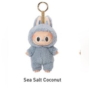 Exciting Macaron Labubu
Popmart authentic 
Sea salt coconut 
New in box